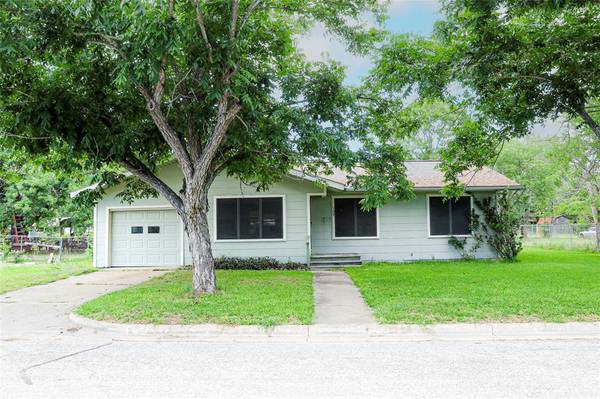 109 Baumgarten ST, Schulenburg, TX 78956