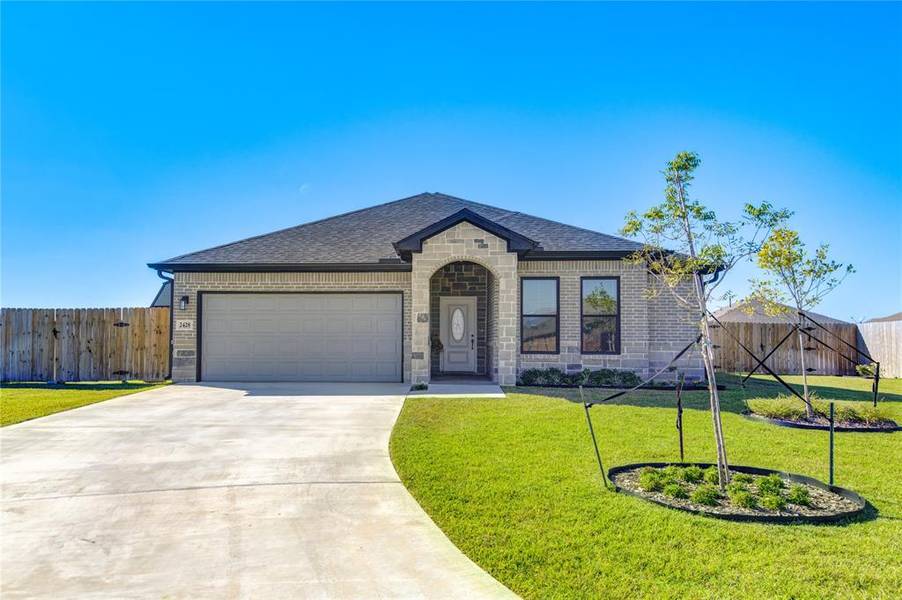 2428 Divot LN, Navasota, TX 77868