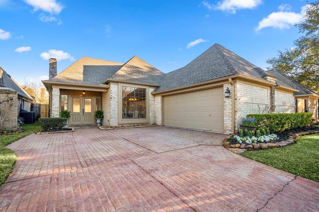 5611 Glen Pines DR, Houston, TX 77069