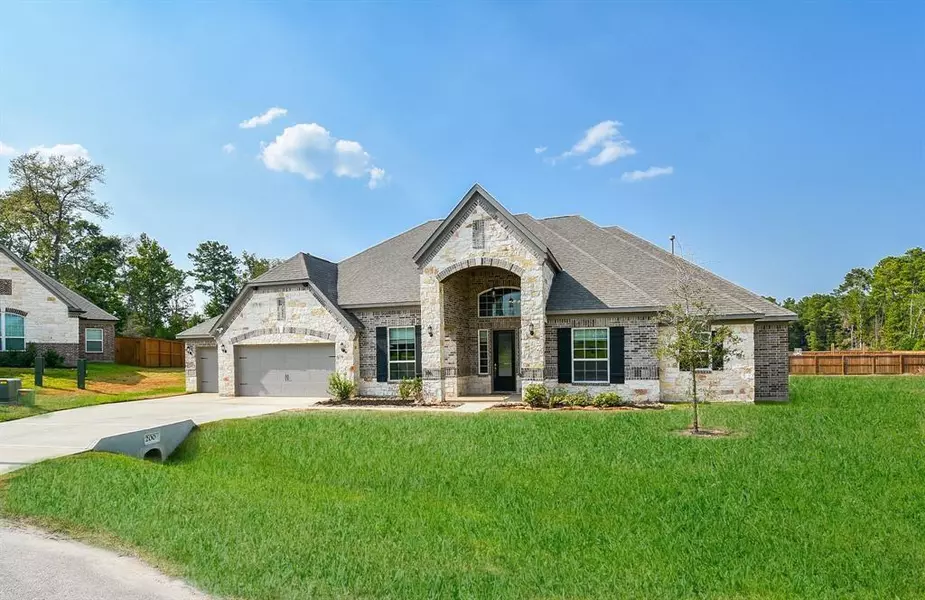 200 Green Hills CT, Magnolia, TX 77354