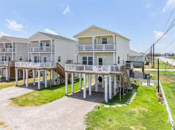 143 W Palm ST, Surfside Beach, TX 77541