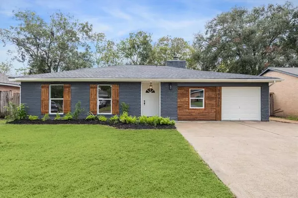 16926 Forest Bend AVE, Friendswood, TX 77546