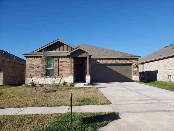 327 Paso Fino DR, Alvin, TX 77511