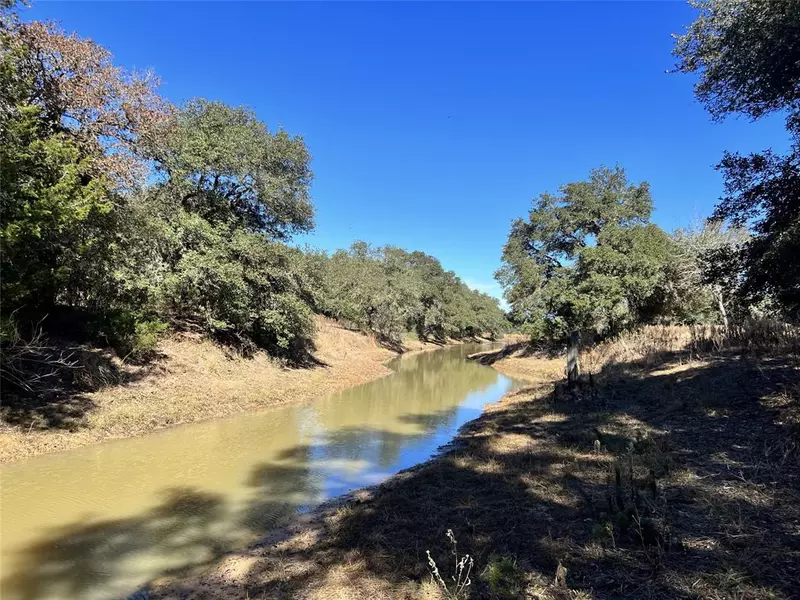 270 CR 120, Hallettsville, TX 77964