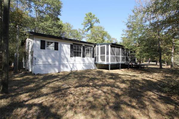 25 Wood GLN, Trinity, TX 75862