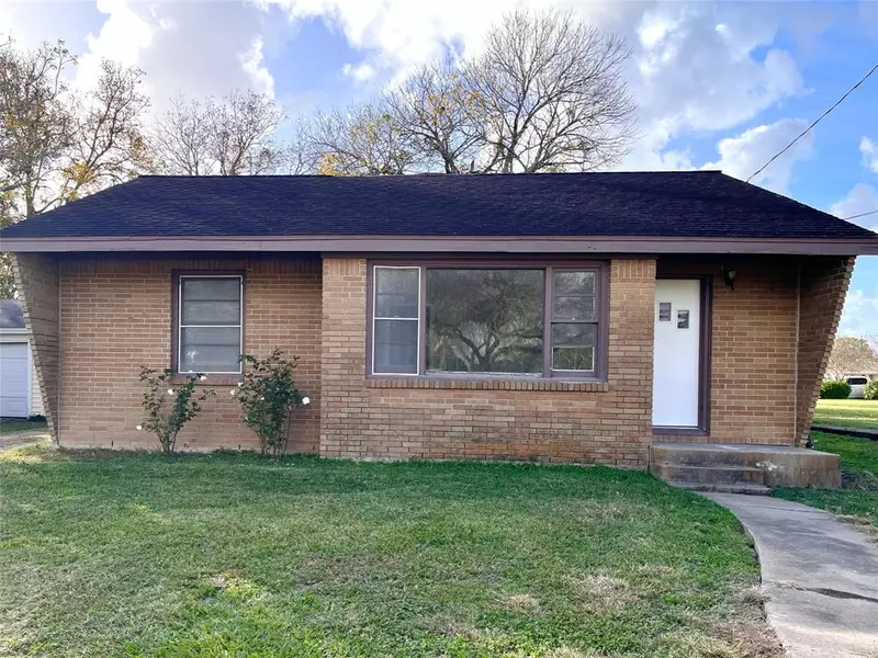 1012 Avenue G, Bay City, TX 77414