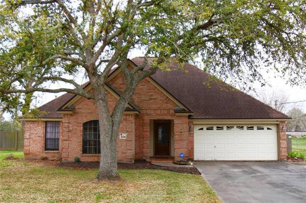 224 Sleepy Hollow DR, Lake Jackson, TX 77566