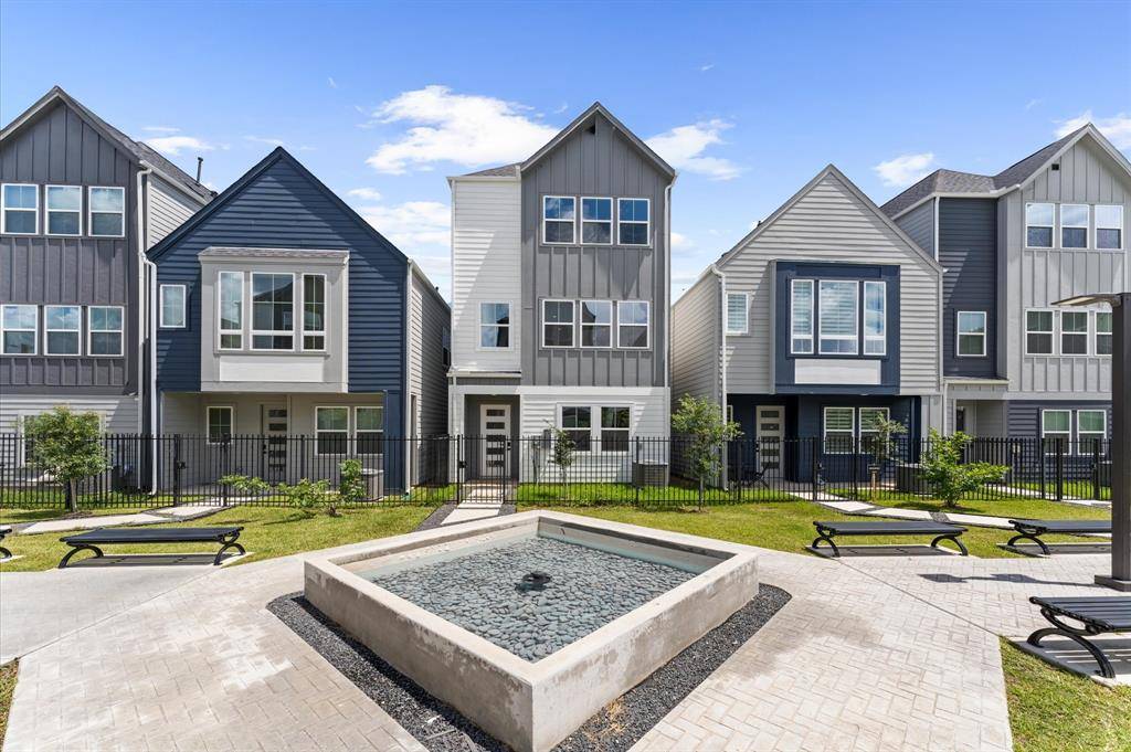 8321 Springwood Creek LN, Houston, TX 77055