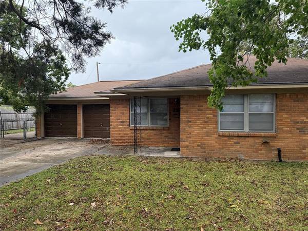 216 Schilling ST, Baytown, TX 77520