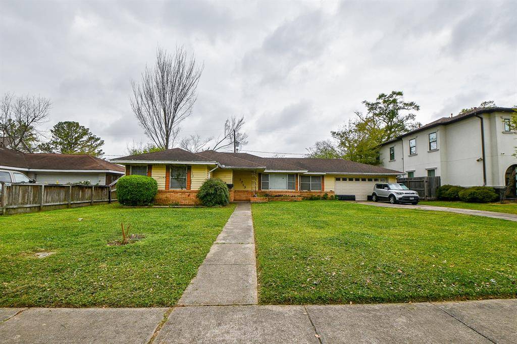 Houston, TX 77055,1713 Bayram DR