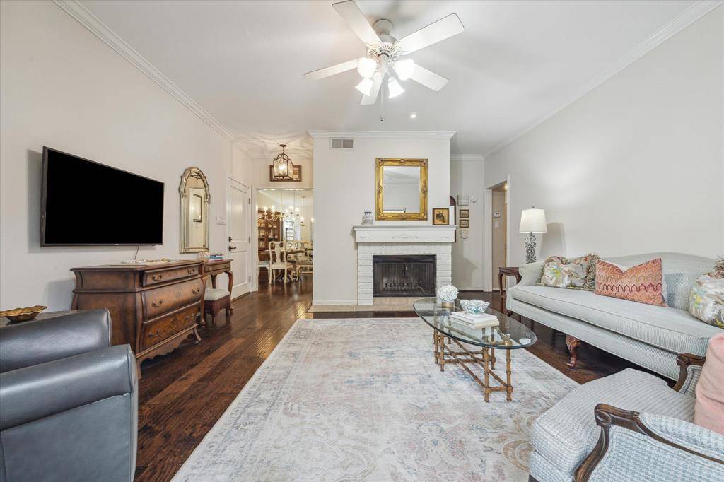 Houston, TX 77024,11711 Memorial DR #277