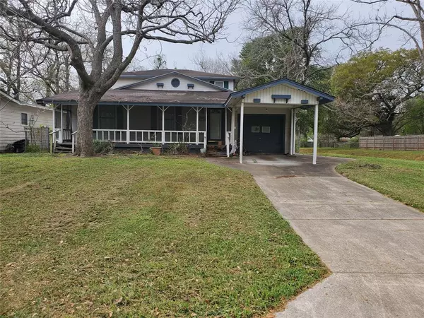 607 Winding Way ST, Lake Jackson, TX 77566