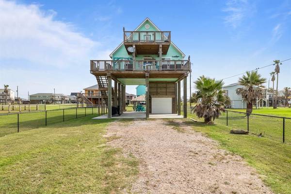 422 Jettyview RD, Surfside Beach, TX 77541