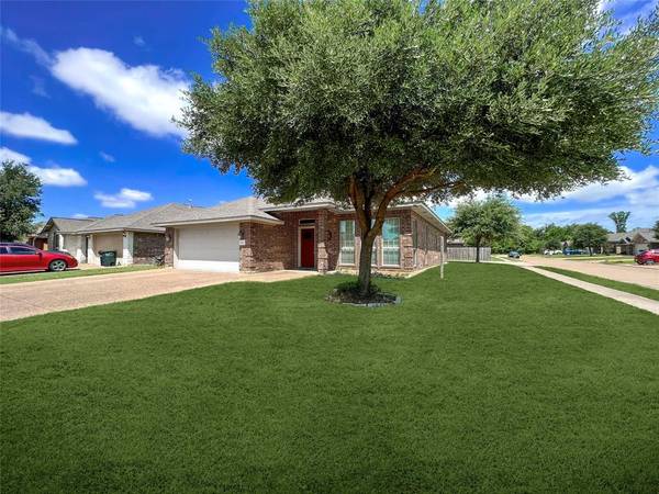 1027 Emerald Dove AVE, College Station, TX 77845