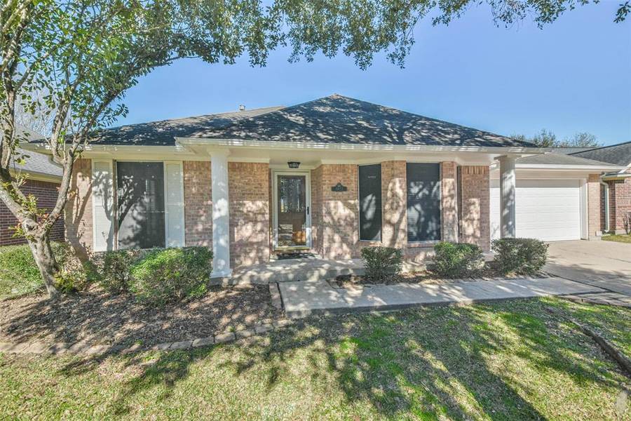 4922 Glenpark DR, La Porte, TX 77571