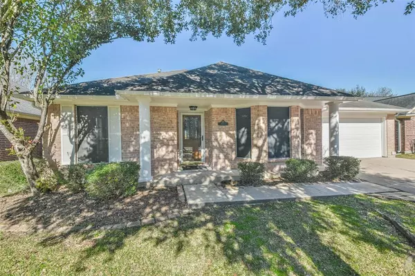 4922 Glenpark DR, La Porte, TX 77571