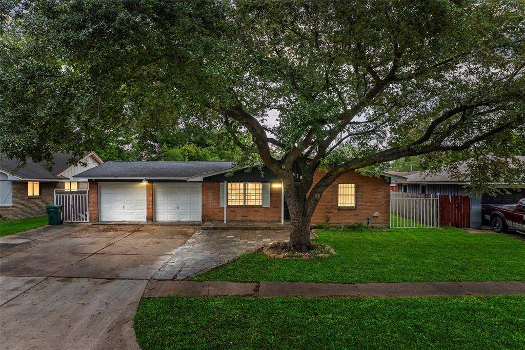 2413 Raspberry LN, Pasadena, TX 77502