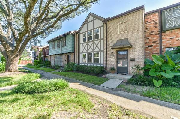 2334 Shadowdale Dr #303, Houston, TX 77043