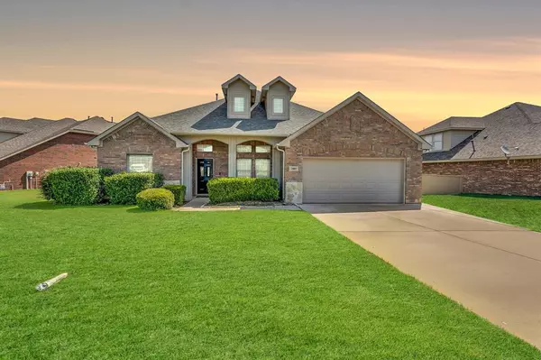 2989 Lakeview CIR, Burleson, TX 76028