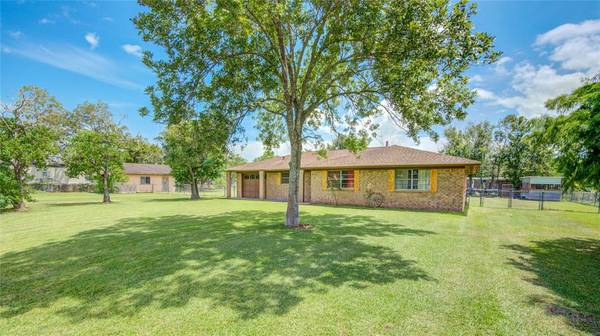 215 Cotton ST, Jones Creek, TX 77541