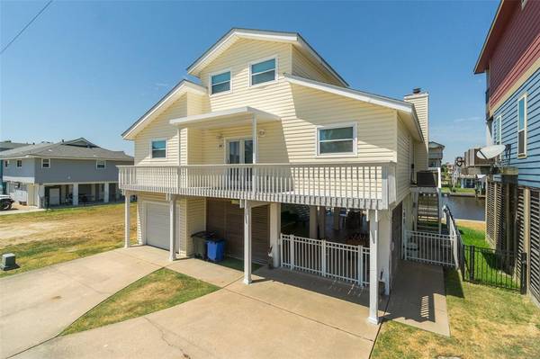 1178 Sailfish ST, Bayou Vista, TX 77563