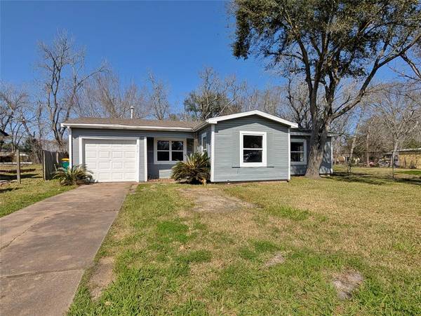 612 Azalea DR, La Marque, TX 77568