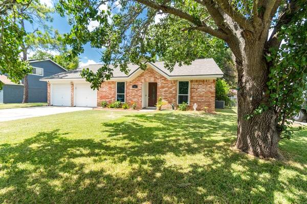 311 Balsam Street ST,  Lake Jackson,  TX 77566