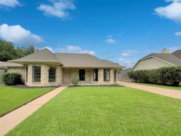 2103 Moss Creek LN, Pearland, TX 77581