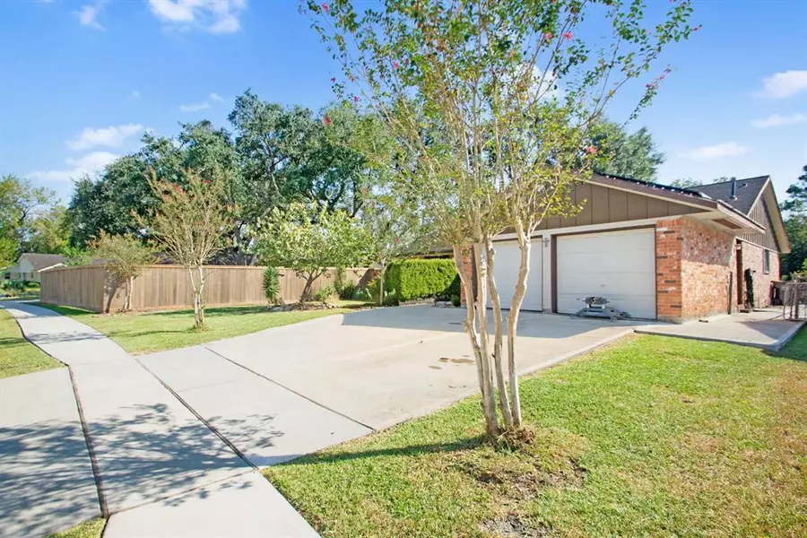 4804 W Plum ST, Pearland, TX 77581