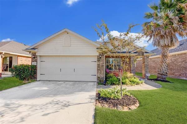 5039 Bay LN, Bacliff, TX 77518