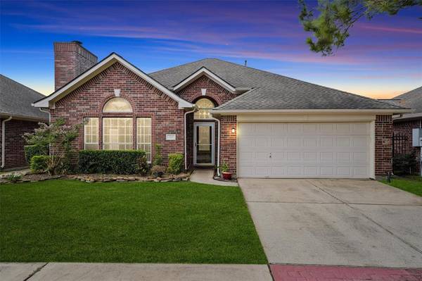 324 Pine Creek DR, Friendswood, TX 77546