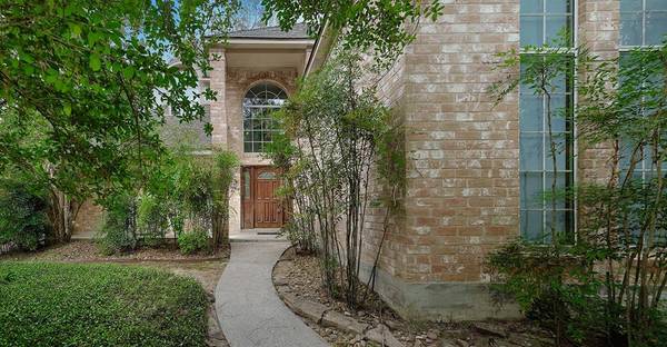 5 Meadowfair CT, The Woodlands, TX 77381