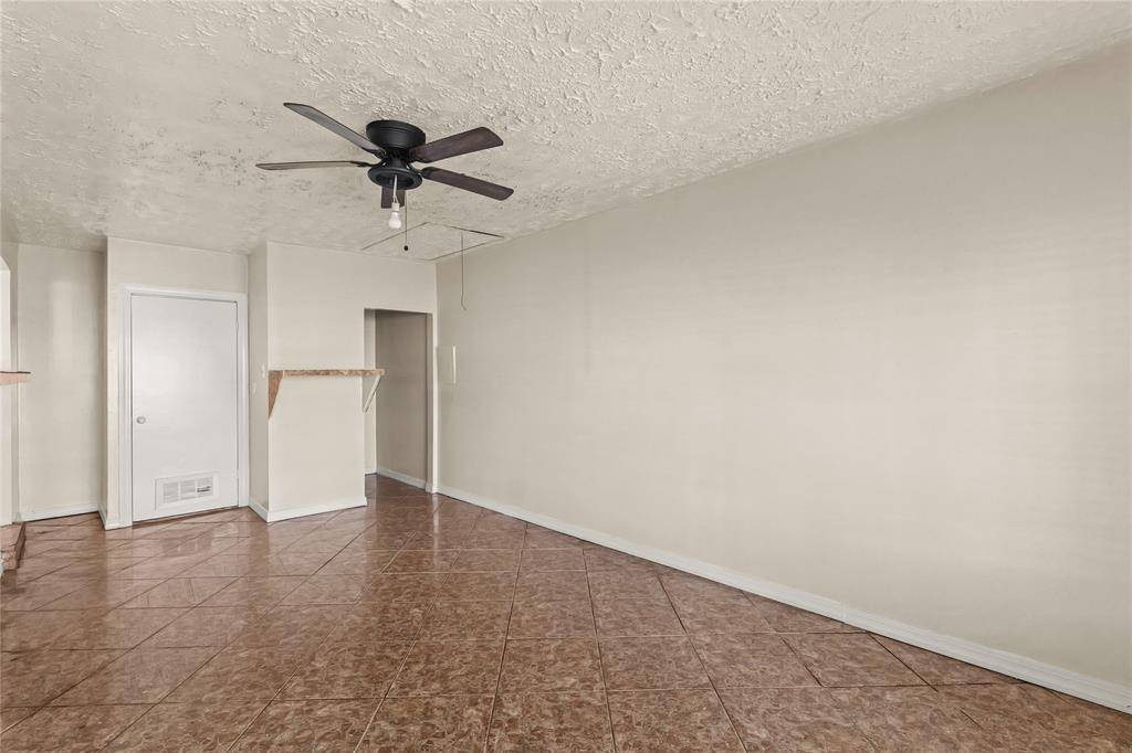 Houston, TX 77033,5422 Thrush DR