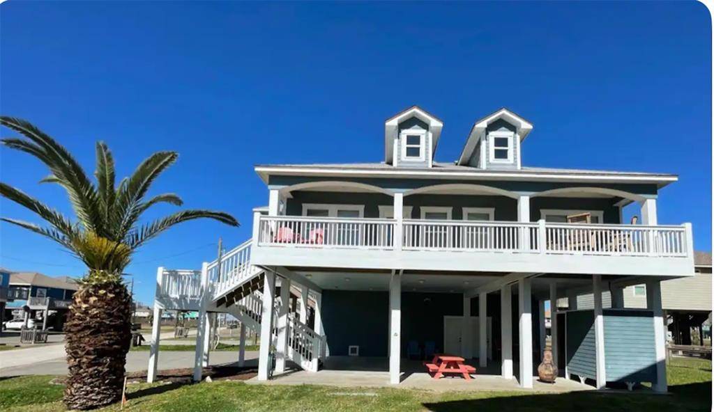 970 S Redfish ST, Crystal Beach, TX 77650