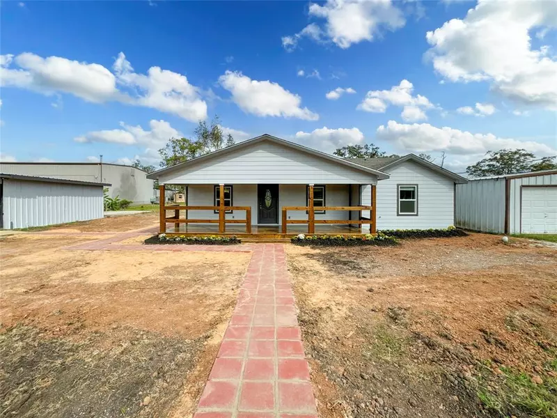 229 E Washington ST, Brazoria, TX 77422