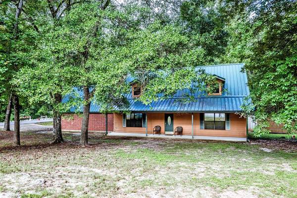 3660 Red Bud LN, Huntsville, TX 77340