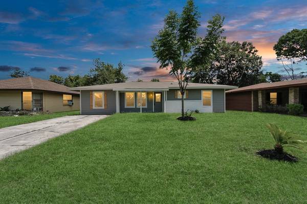 5627 Flamingo DR,  Houston,  TX 77033