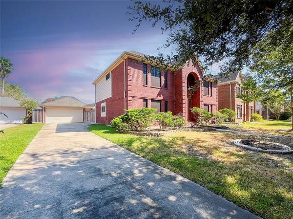 124 Lake Point DR, League City, TX 77573