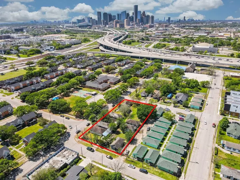 1202 Bayou ST, Houston, TX 77020