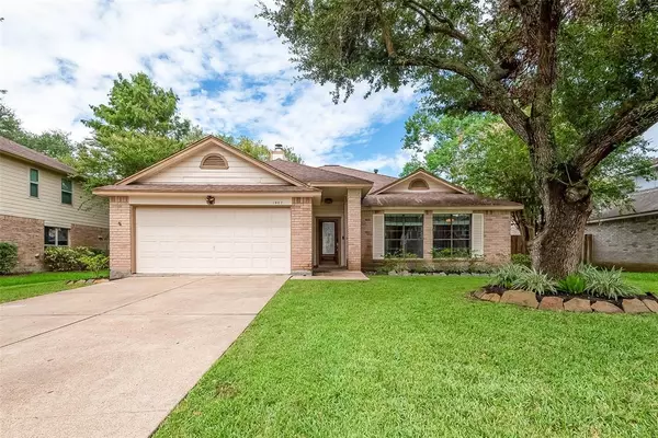 1907 Coronado ST, Friendswood, TX 77546