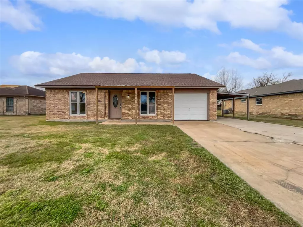 Danbury, TX 77534,5210 3rd ST