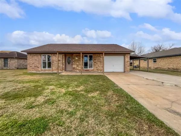 5210 3rd ST, Danbury, TX 77534