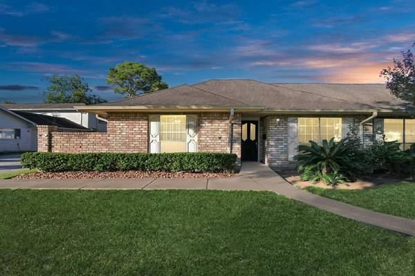 17122 Blackhawk BLVD,  Friendswood,  TX 77546