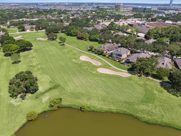 2433 Fairway Pointe DR, League City, TX 77573