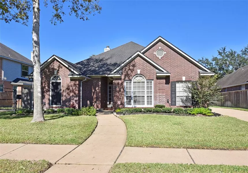 7307 Emerald Glen DR, Sugar Land, TX 77479