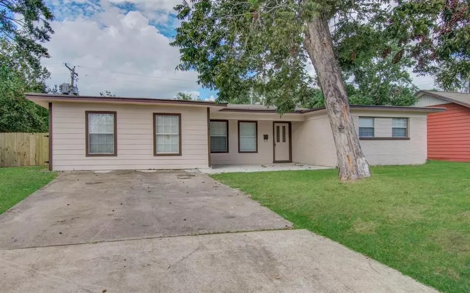 1006 W lobit ave, Baytown, TX 77520