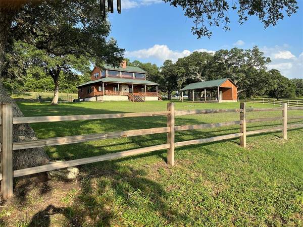 534 Scotts School RD, Flatonia, TX 78941