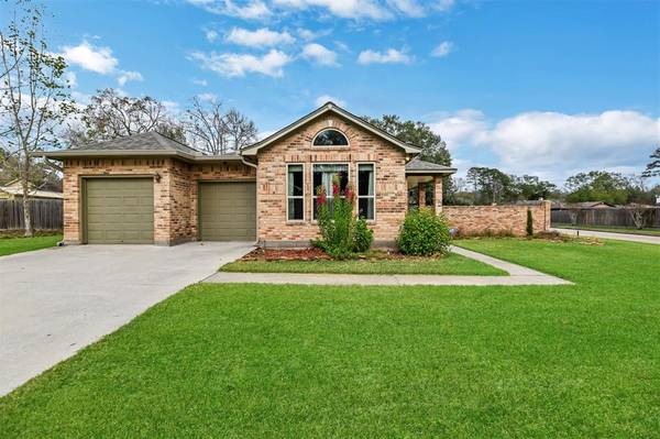 107 Cliffbrook LN, Cleveland, TX 77327