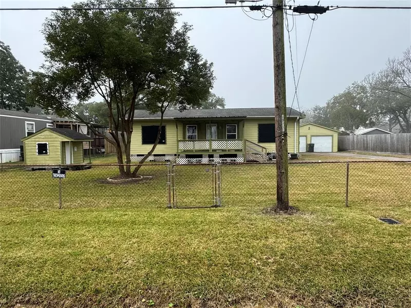 4722 Palmetto ST, Bacliff, TX 77518