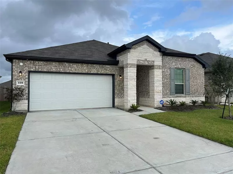 339 Paso Fino DR, Alvin, TX 77511